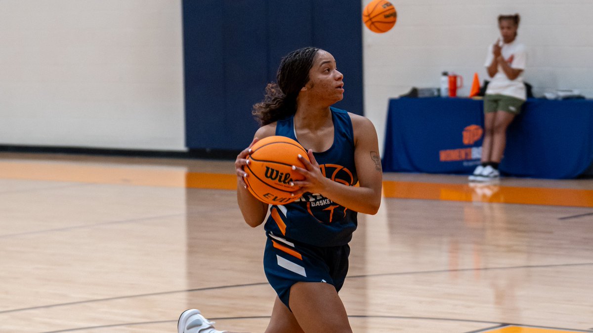 We love having the full team together for practice! 😍

#RiseUp915 | #PicksUp
