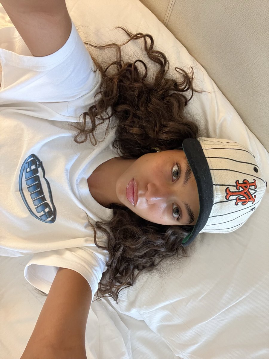 mariaisabelsev's tweet photo. damn i woke up fine again 😔😔😔😷😷😷💔💔💔💔 https://t.co/ZWXQh4MHtP