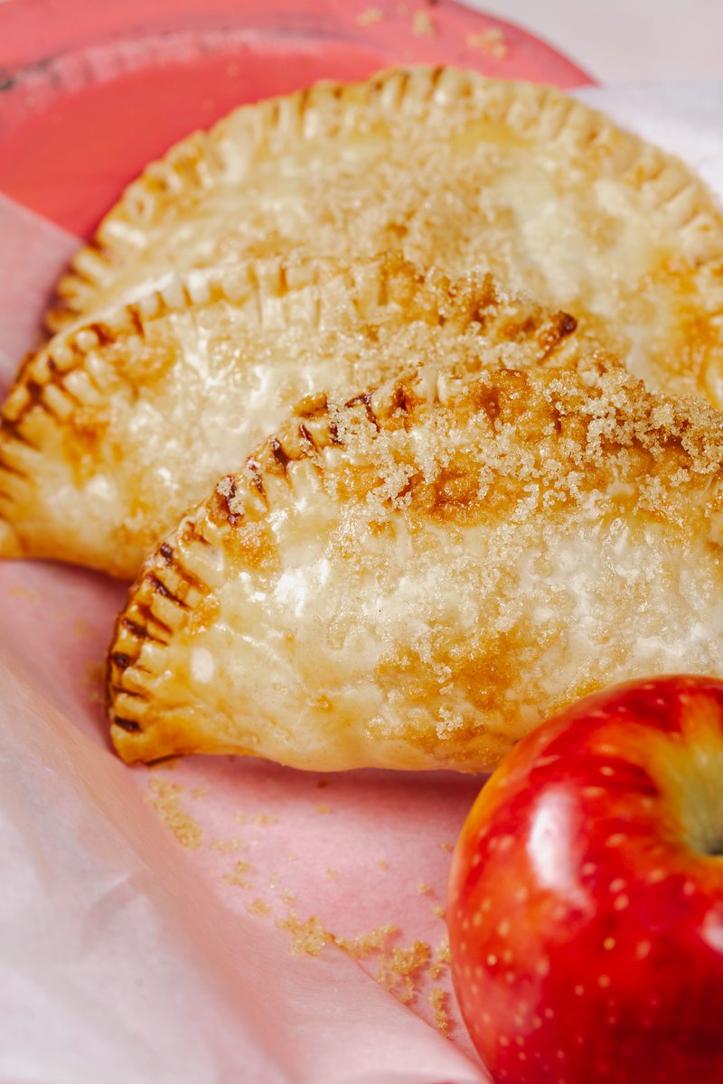 Apple Empanadas sweetlifebake.com/apple-empanada… via @SweetLifeBake with <a href="/ImperialSugar/">Imperial Sugar</a>