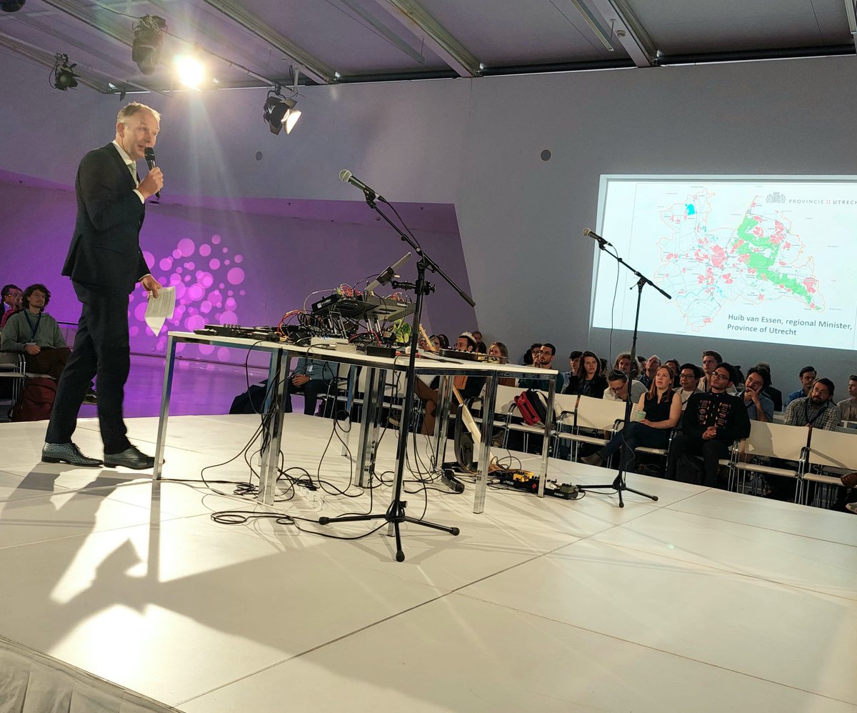 Vanmorgen sprak ik een warm welkom aan 600 wetenschappers bij de start van de International Sustainability Transitions conferentie in Utrecht