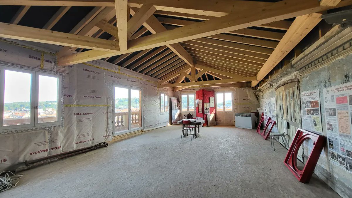 😮 ALERTE - Une " tempête " de bénévoles est passée par le théâtre ce week-end et n'a rien laissé sur son passage !

💪 Comment font-ils pour être si forts ? Grâce à eux, tout est propre pour la rentrée à venir. On vous en dit plus très bientôt !