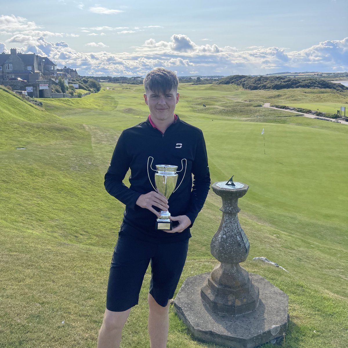 MorayGC's tweet photo. Congratulations to all the juniors who took part in the Moray Secondary Schools Championship on the Old Course ⛳️🏌🏼‍♂️🏌🏼‍♀️

Scratch 🏆 Charlie McKay - Buckie 
Div 1      🏆 Sandy Ettles - Speyside 
Div 2     🏆 Neve Cruickshank - Milne’s 
Team    🏆 Lossie High School https://t.co/9Vk5gf1WY6