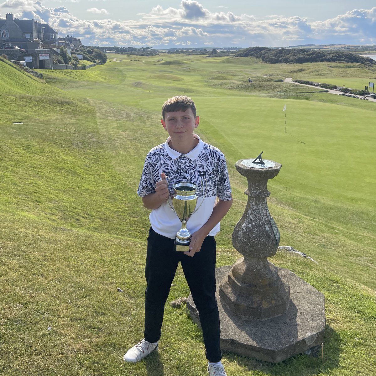 Congratulations to all the juniors who took part in the Moray Secondary Schools Championship on the Old Course ⛳️🏌🏼‍♂️🏌🏼‍♀️

Scratch 🏆 Charlie McKay - Buckie 
Div 1      🏆 Sandy Ettles - Speyside 
Div 2     🏆 Neve Cruickshank - Milne’s 
Team    🏆 Lossie High School