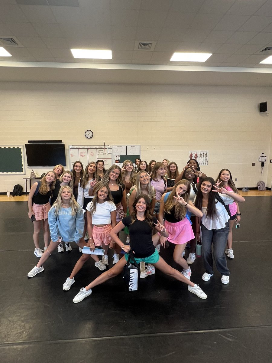 Apex Friendship Dance tweet media