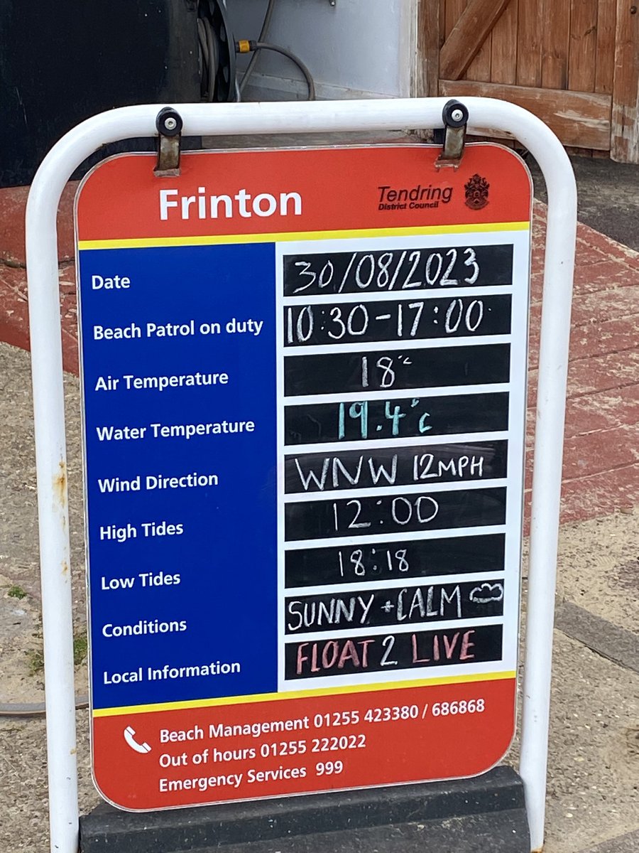 ECFRS_RoadWater's tweet image. If you are visiting a lifeguarded beach, please ensure you check the signage provided. This may look like the example below at #Frinton. #WaterSafety is vital all year round, not just for the summer! 🌊 #BeWaterAware #FloatToLive
