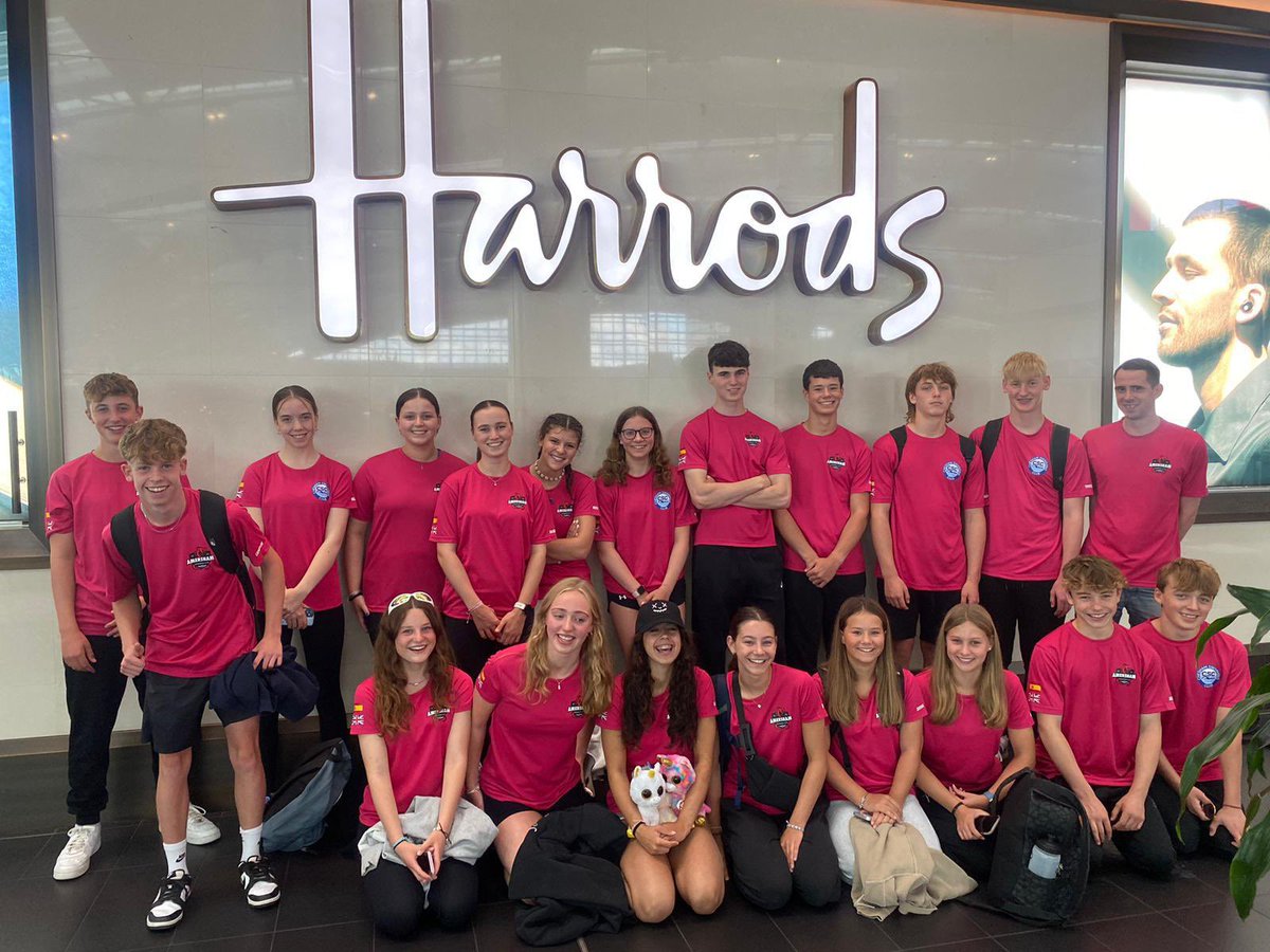 CheshamSC's tweet image. Both flights a bit delayed but they are all finally in the air on their way to swim camp! Excited and relieved to be on their way #swimcamp2023 @AmershamSC