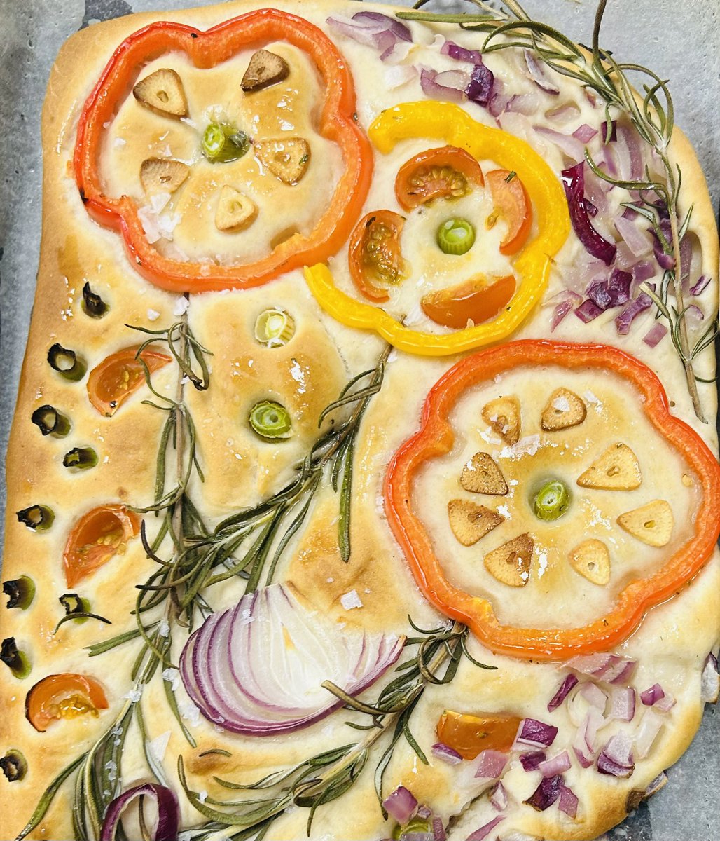 MissHainesHEc's tweet photo. Our fabulous NPA Bakery students were back again with an array of wonderful focaccia art! 🎨🧑🏻‍🍳 They truly are coming on leaps and bounds, well done everyone! Remember to update your OneNote with your masterpieces! 🤩 @KingsParkSec @KpssPEandHE @MrsWalkerHE https://t.co/qRBmcSJhrA