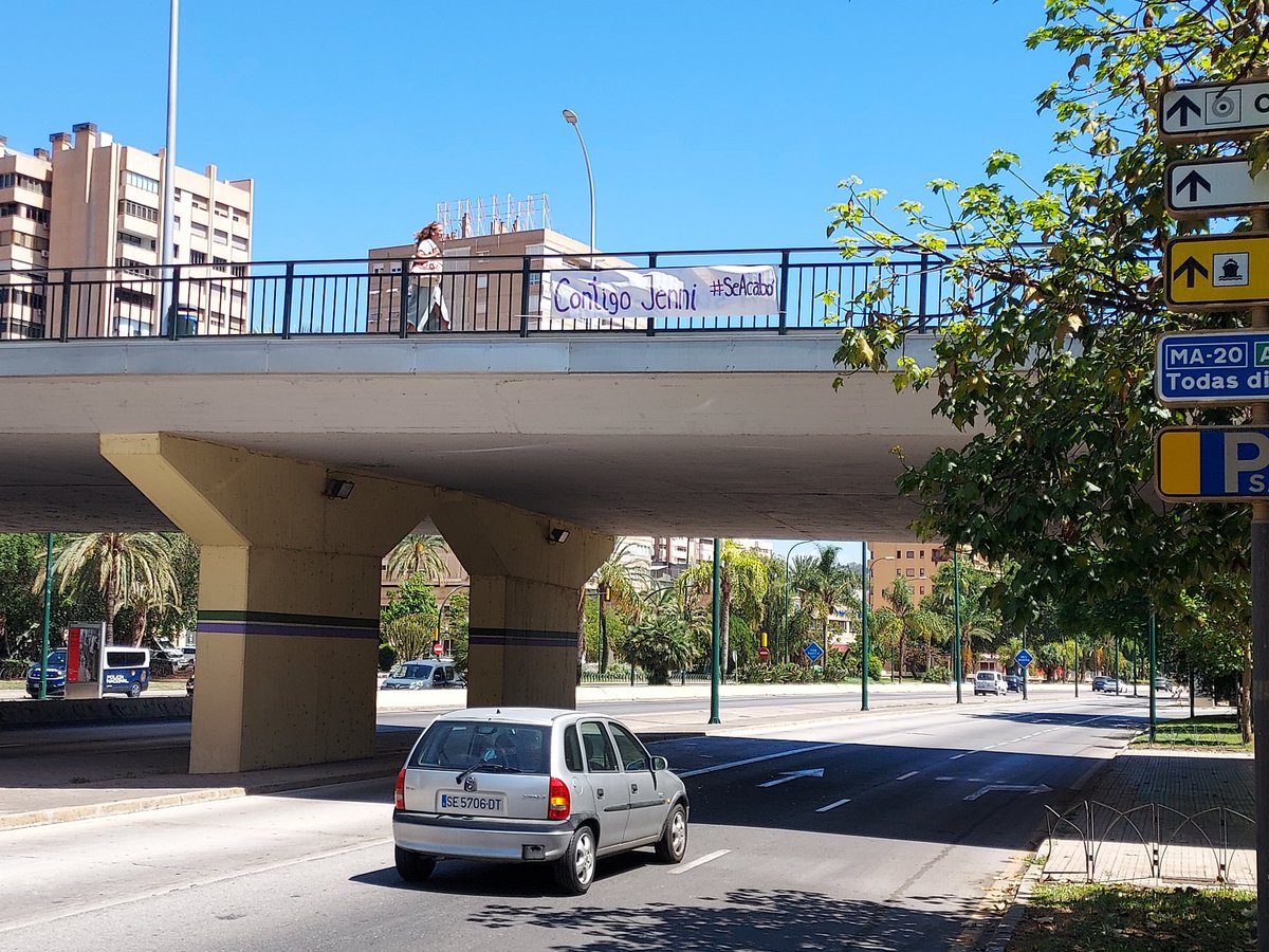 podemosmalaga's tweet photo. 💜 Cuelgan pancartas en puentes de #Málaga en apoyo a @Jennihermoso.

'Contigo, Jenni. #SeAcabó '

#JenniHermosoNoEstasSola https://t.co/w5HNcI0o0j