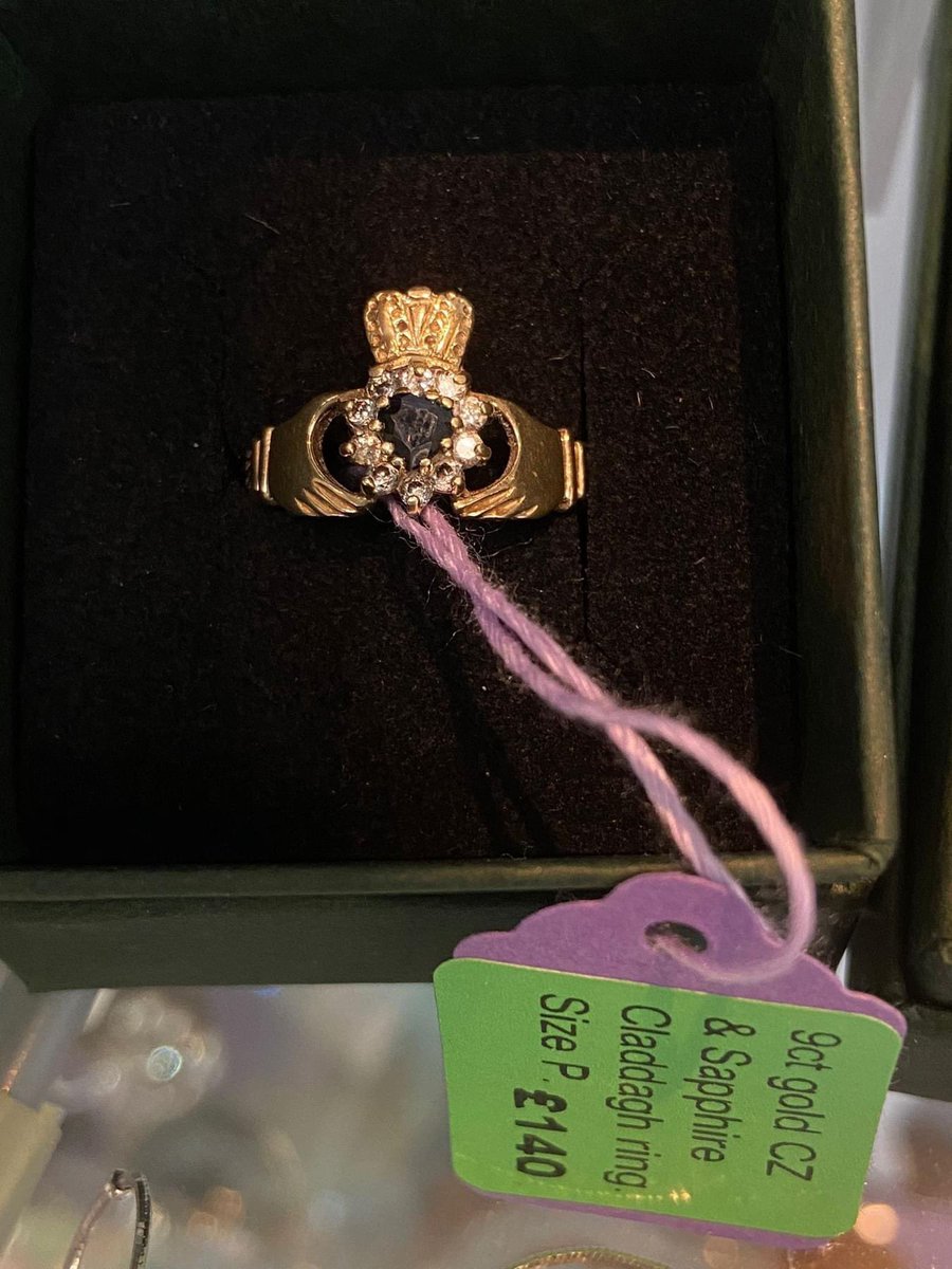 BritGems's tweet photo. We love this little claddagh ring! The symbolism of the design - hands gently holding a crowned heart - is utterly romantic. The hands of friendship, cradle the heart of love, crowned with loyalty &amp; fidelity. 
Share the love! Available at @ClickAntiques  #BulletinofBling https://t.co/MZwKlIuYDH