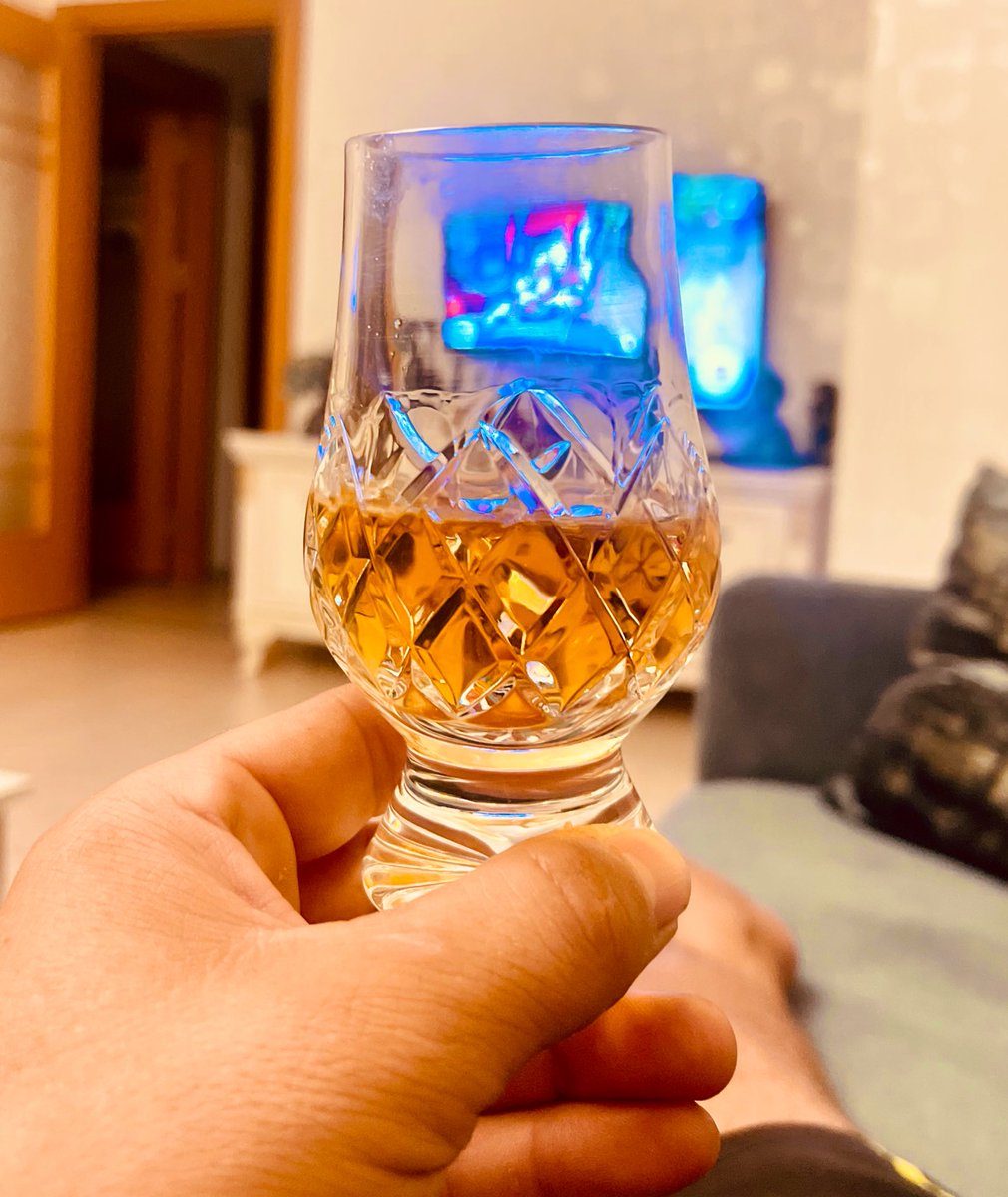 Viskiciler nerde acaba? Taym rakı ve bira kokar oldu!! El sallayın bakalım🎩🥃