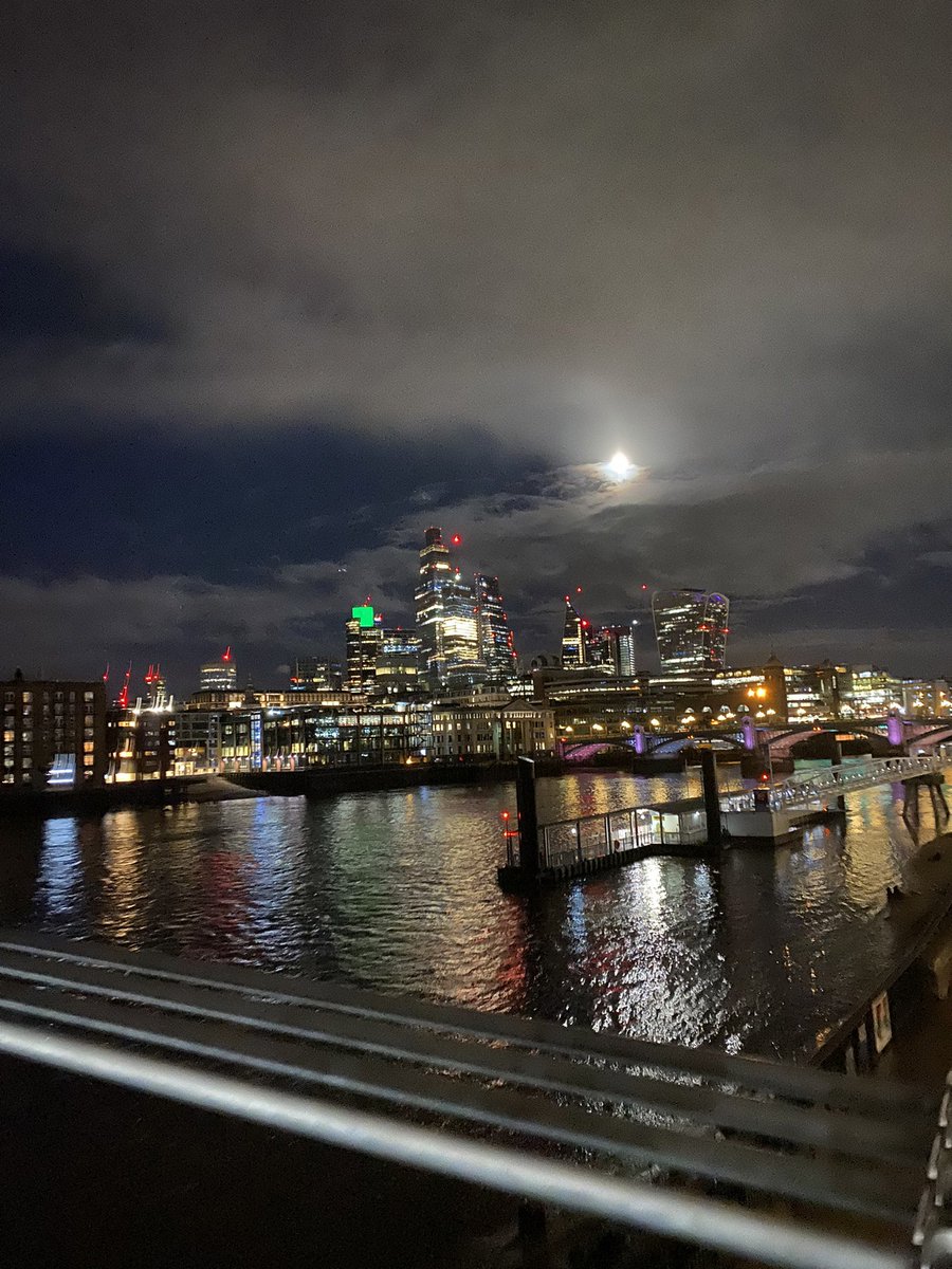 cc34211504's tweet photo. London of famous places I'm share https://t.co/Ukl5iMTpgC