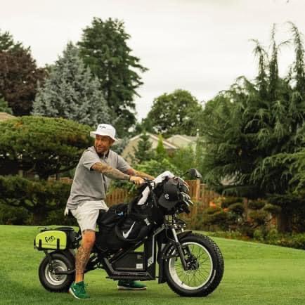 Get on those bikes and GOLF! ⛳️ #FinnScooters #LetsGolf #GolfCarts 
finnscooters.com/finn-scooter-d…