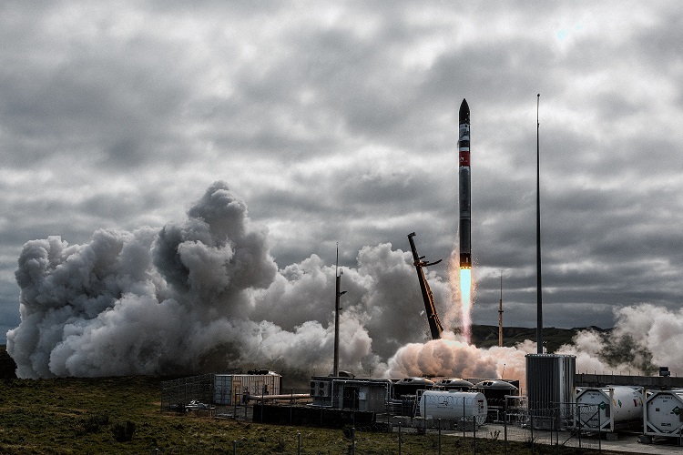 40th Rocket Lab Electron Mission, “We Love The Nightlife”, Launches From New Zealand with Reused Engine - universetoday.com/162928/40th-ro… by -@ET_Exists #rocketlab