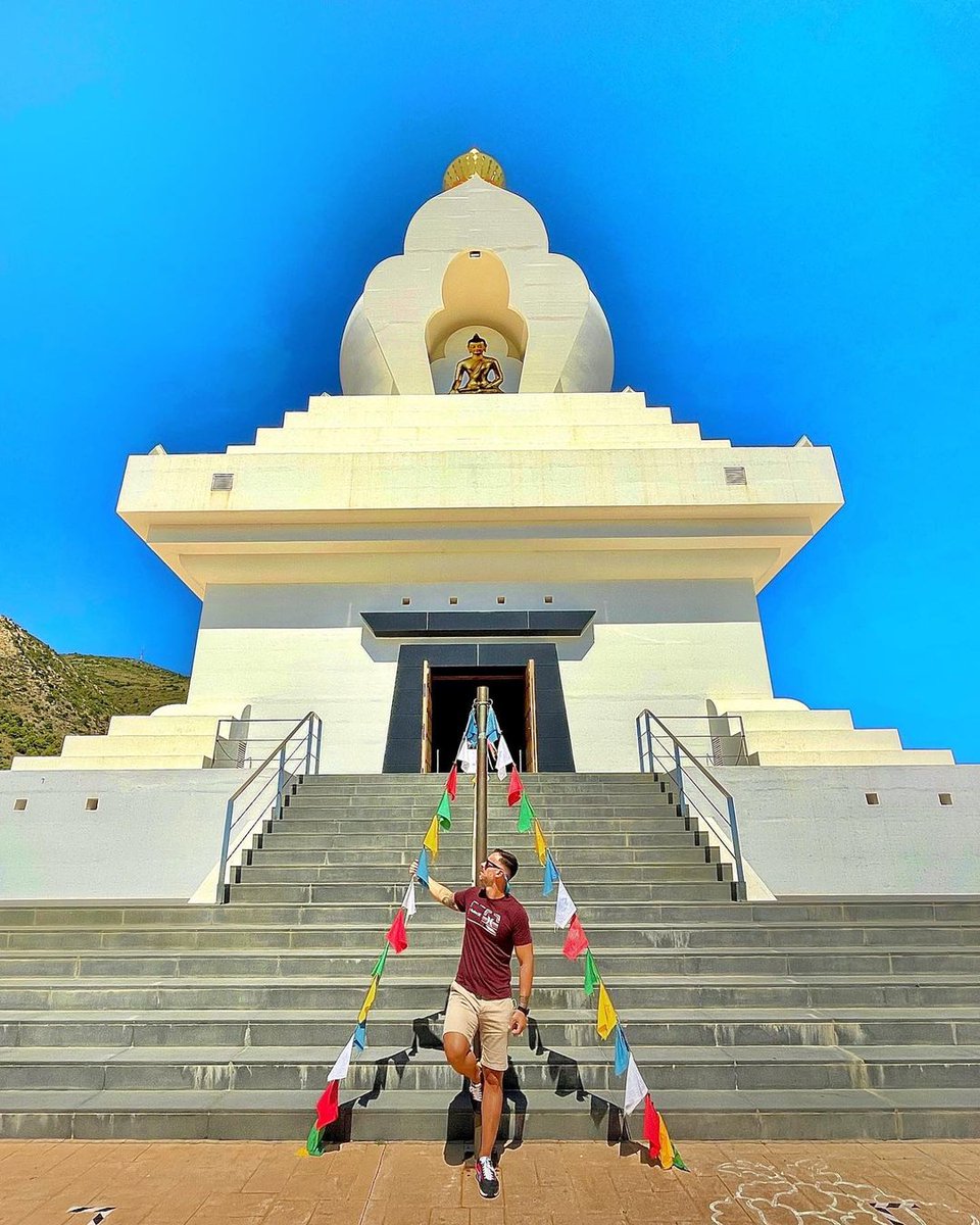 🛕 Con 33 metros de altura, la #estupadelailuminación de #Benalmádena es la más grande de Europa y fue construida para la paz, la prosperidad y la armonía del mundo 🧘‍♂️

#lovingBenalmádena ❤️
📸 <a href="/aguilaromeo8/">MAN MAX</a>
#VenABenalmádena #costadelsol #Benalmadena #malaga #StupaBenalmádena