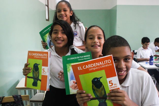 ¡Buenas noticias para la juventud venezolana!
 
Gracias a las políticas del presidente <a href="/NicolasMaduro/">Nicolás Maduro</a> en este nuevo año escolar 2023-2024, más de 3 millones 700 mil libros de la Colección Bicentenaria están listos para su distribución en los planteles del país.

<a href="/_LaAvanzadora/">Yelitze Santaella</a>
