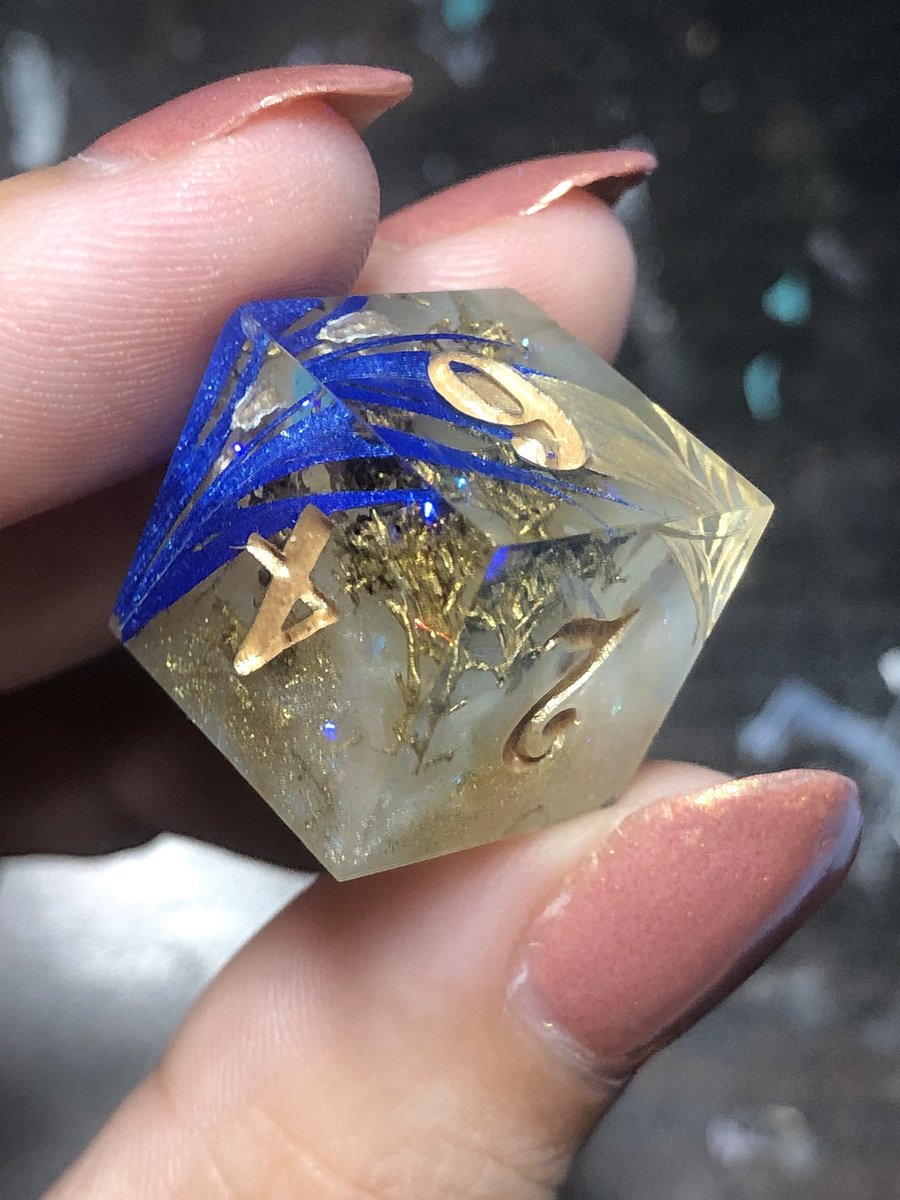 HealersHug's tweet image. Opulent Kingfisher dice set! I love how these hand painted feathers turned out in this set! This set is currently 25% off in the Etsy shop! 
#handmadedice #dice #diceset #dnd #ttrpg #dungeonsanddragons