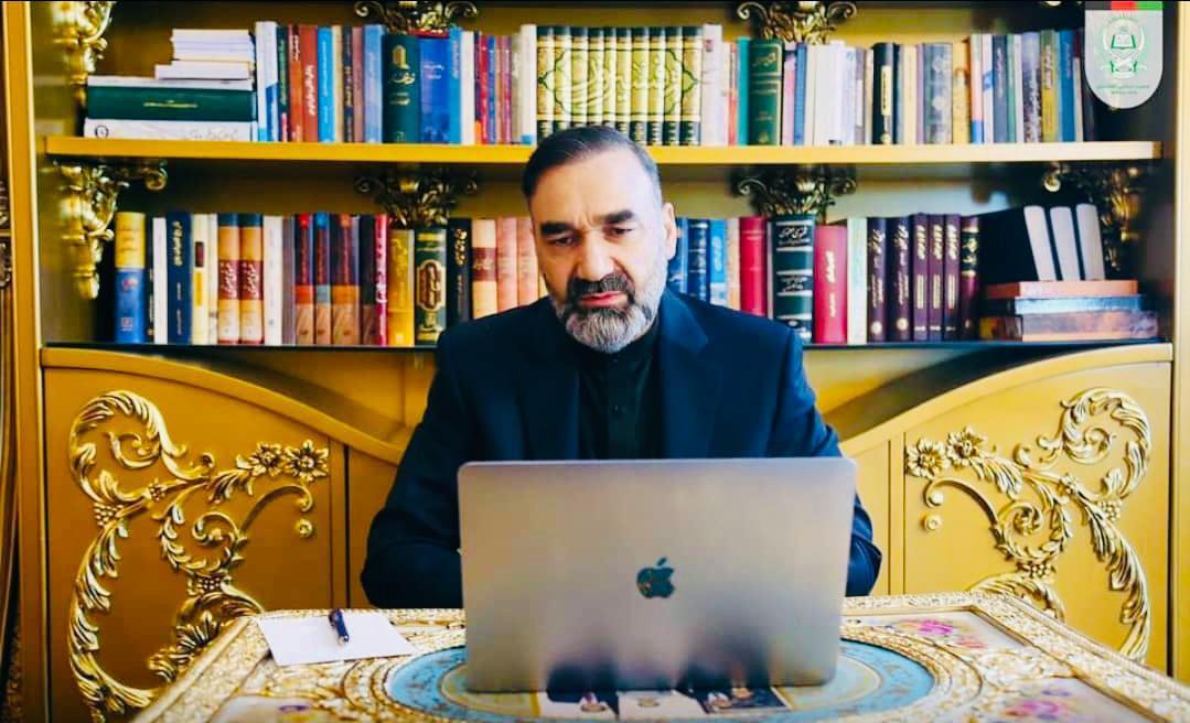بیا و این شب تاریک را منور کن  ستاره رفته و مهتاب نیست باور کن  امید پرتو خورشیدی ای دلیل سحر  بیا و در افقم مهر و ماه و اختر کن