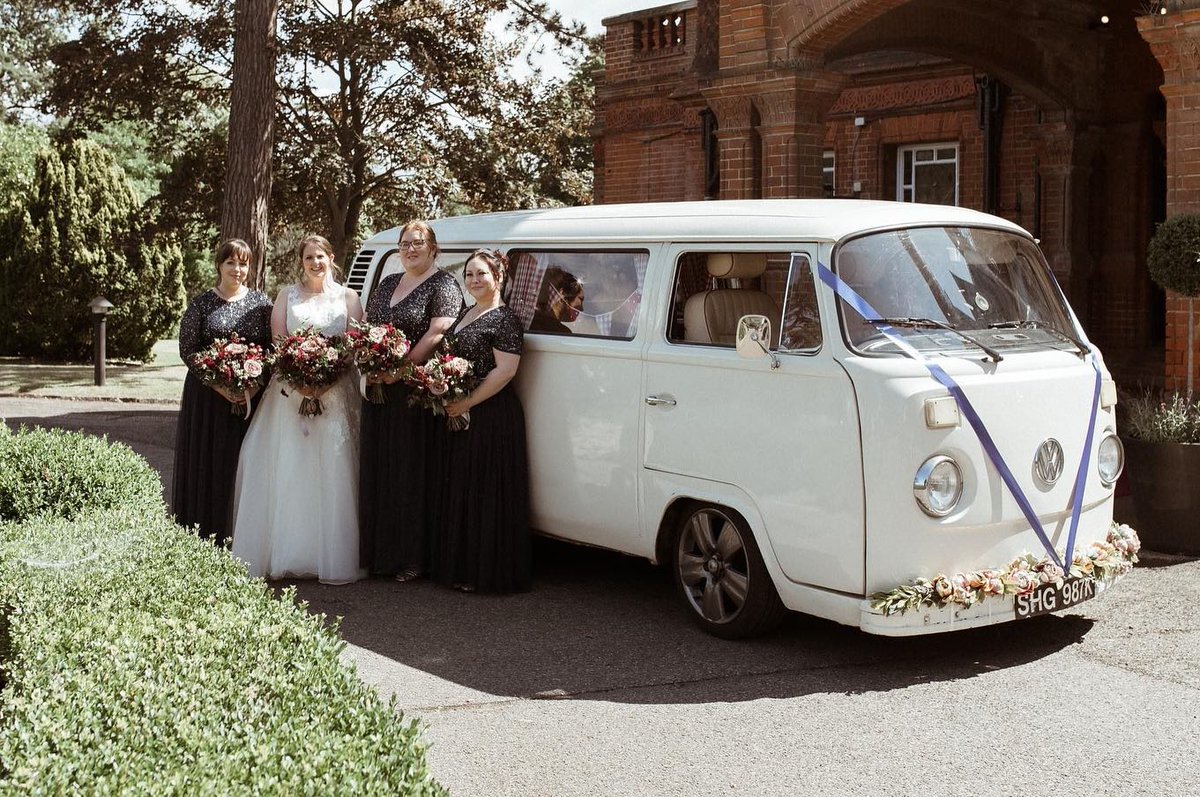 When your amazing friend (and previous totally awesome colleague) _hannahmassen books you for a family wedding, it’s totally going down!!! Here we have some stunning photos at the wedding of Lauren and Tim. Total kudos to zoemillsphoto and jdoorphotography for this visual lush
