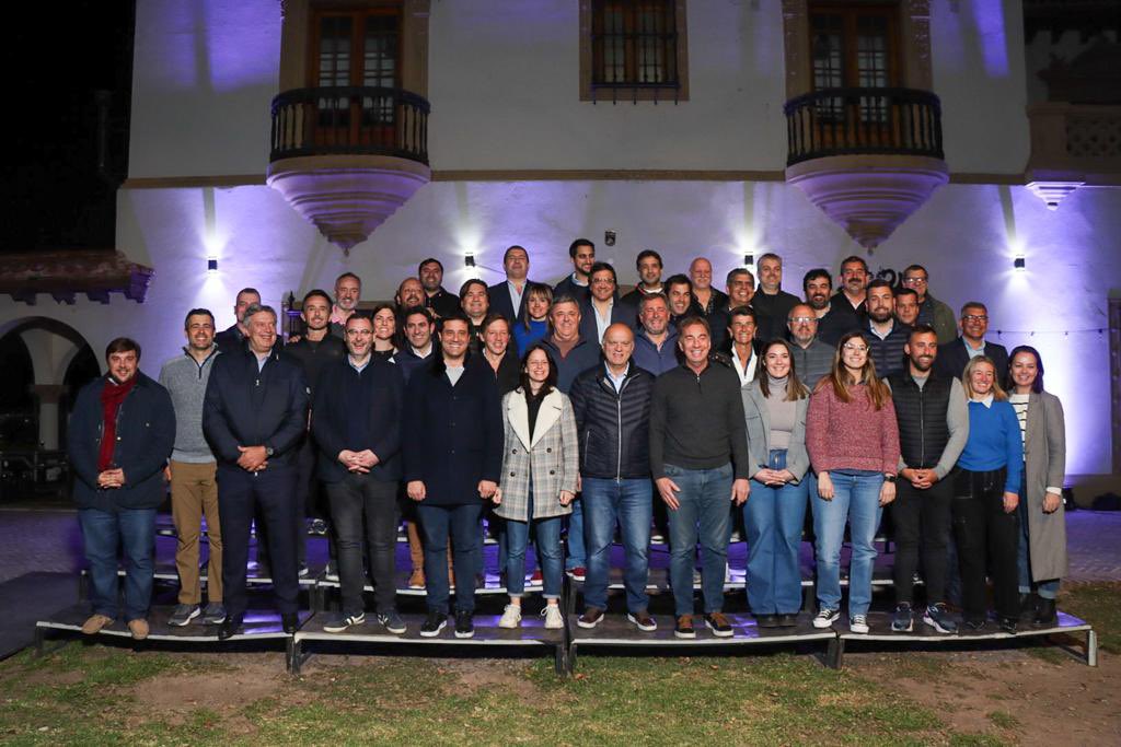 hugoreverdito's tweet photo. Acompañe a @delatorrej y @jaimemendezh en la reunión con todos los candidatos de la 1ra sección electoral. Estamos convencidos que nuestra Patria y la provincia necesitan del coraje de @PatoBullrich y @Nestorgrindetti para cambiar la Argentina !!
#LaFuerzaDelCambio https://t.co/sNrqWOwSON