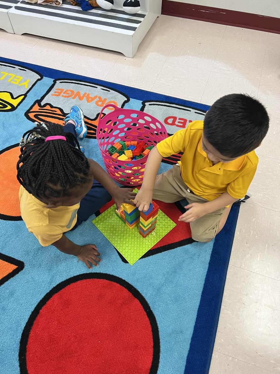 SierraVista_SA's tweet photo. PreK3 explorations! #TeamSISD #Yahoo #TicketToSuccess https://t.co/O2ogLK9txJ