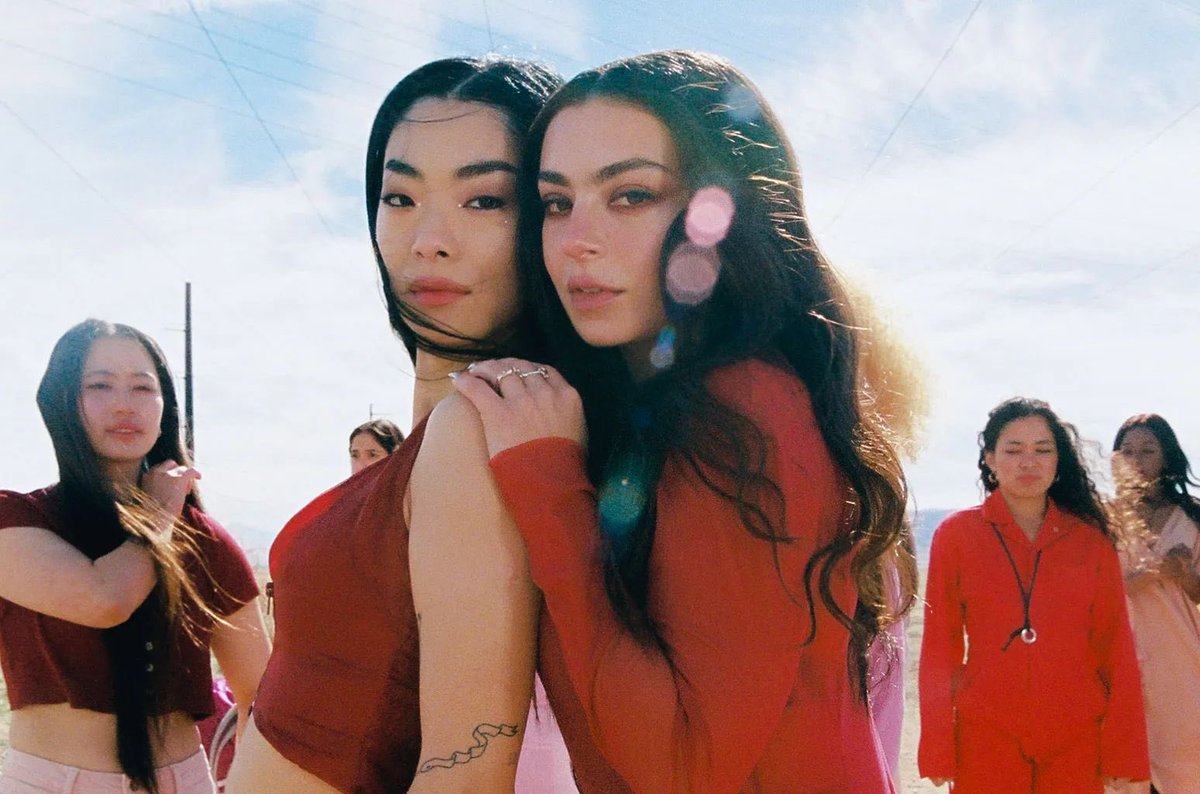 PopCrave's tweet photo. Charli XCX clarifies why she unfollowed Rina Sawayama: 

“My unfollowing (which happened a couple of weeks ago) was over a personal disagreement between friends which we've now spoken about <3” https://t.co/PigV2kgI1g