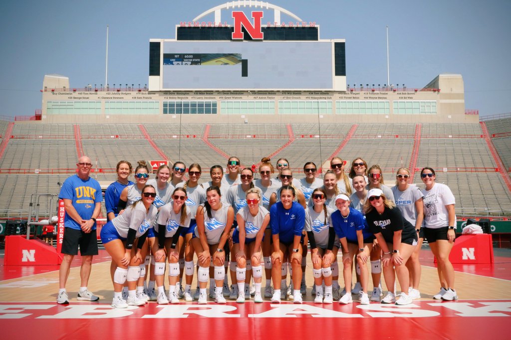 Some team photos just hit different. @UNKvolleyball @UNK_Athletics