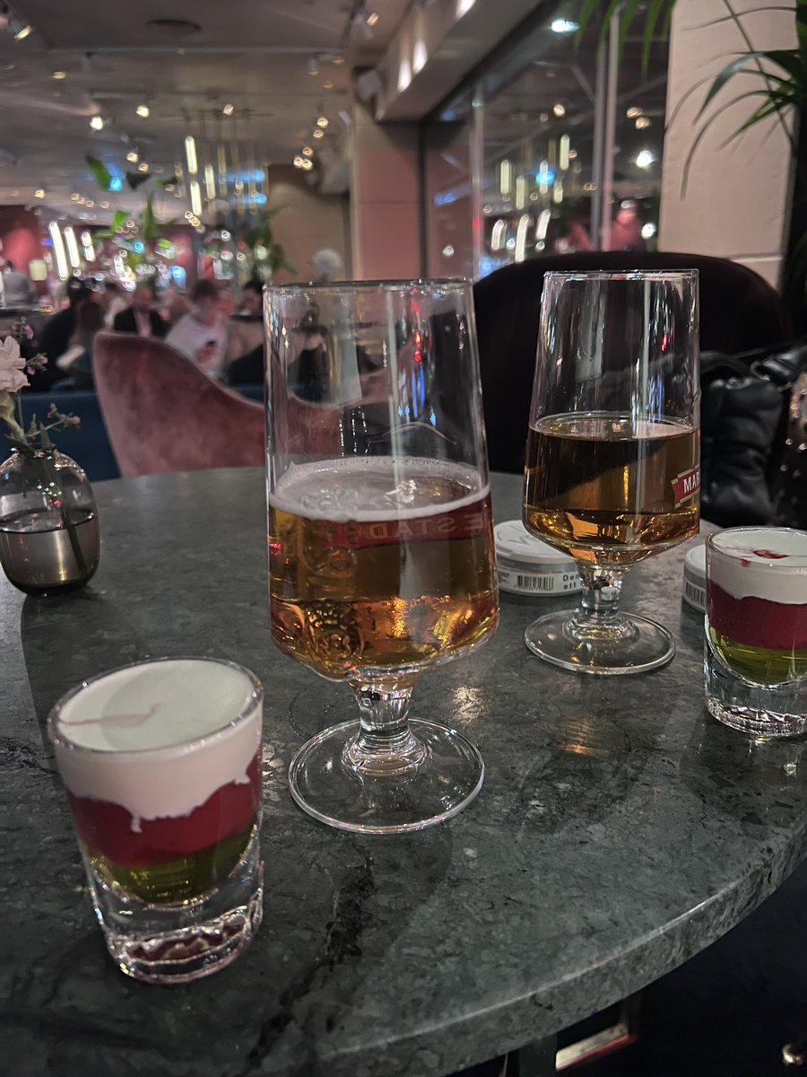 chack tattoos och snyyga tuttar tweet media