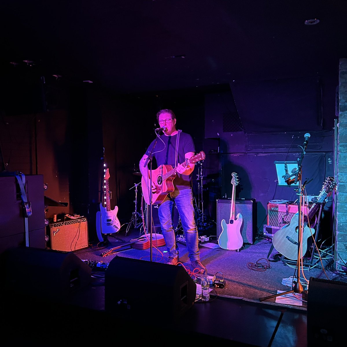 stevemcmahon13's tweet photo. Alan R Davison opening for The Lonely Together at @thehugandpint in Glasgow! https://t.co/hyULTp6AQV