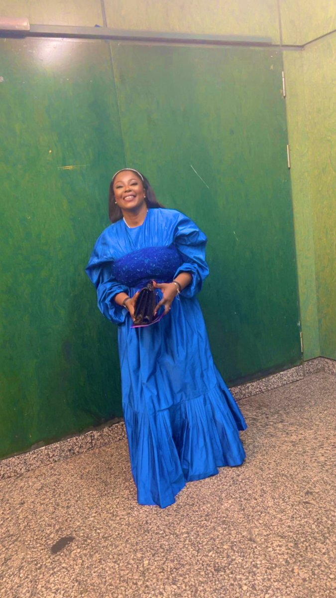 0m0lara's tweet image. My president!!!!! No one can bully the giant!!!l! #presidentsdinner #nba #gettingitright