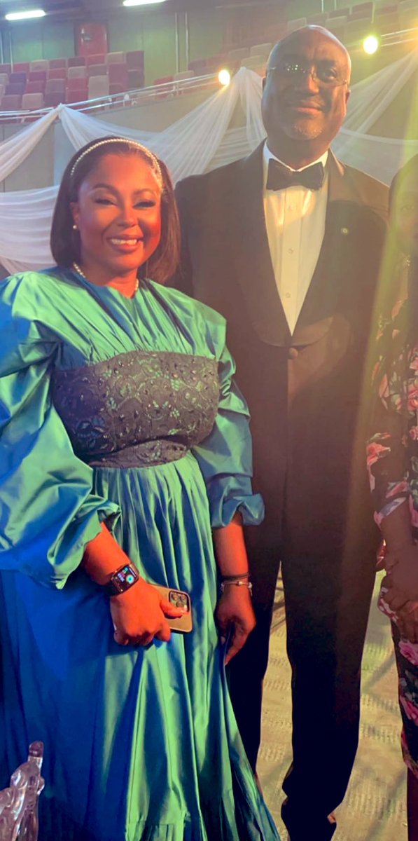 0m0lara's tweet image. My president!!!!! No one can bully the giant!!!l! #presidentsdinner #nba #gettingitright