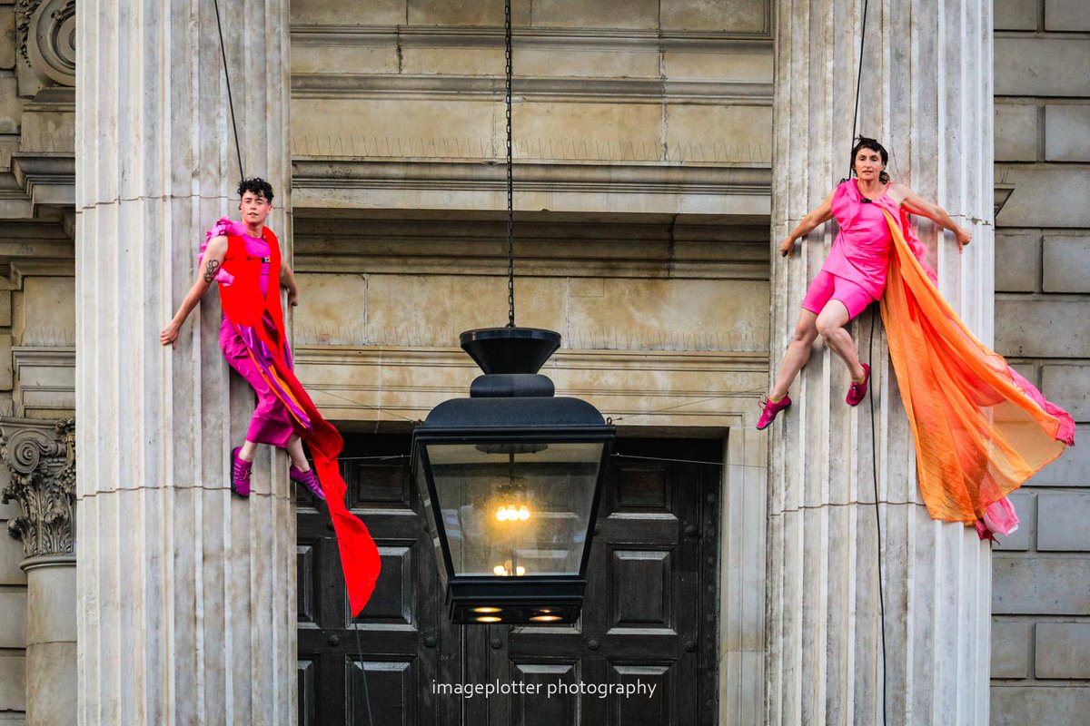 Some shots from the dress rehearsal #Bandaloop's #RESURGAM vertical dance performance on the facade of @StPaulsLondon Cathedral. Fantastic to see, definitely worth watching (Aug 31 & Sep 1, 2) eve (free) Part of @GDIFestival. Pics have gone to the agencies.