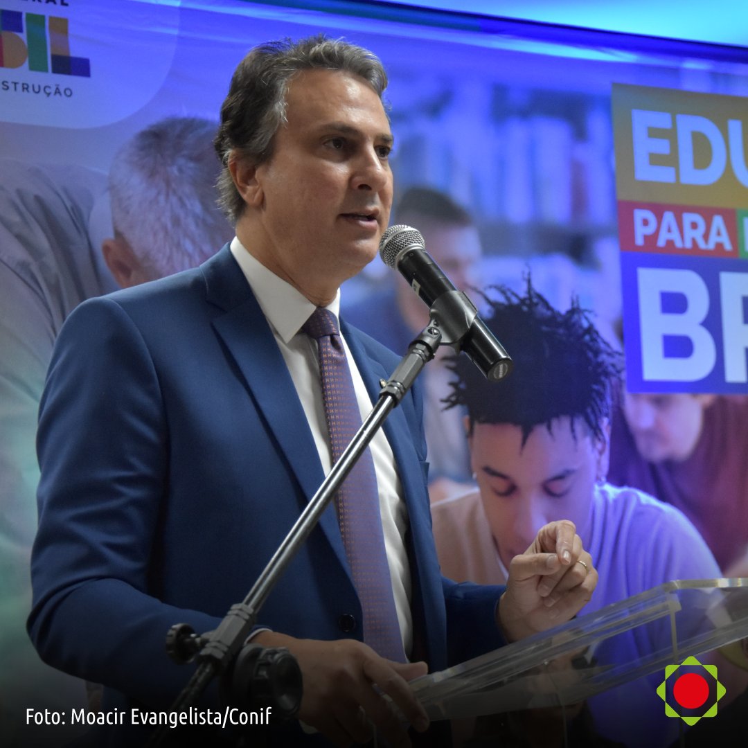 conif's tweet photo. O ministro da Educação, Camilo Santana (foto 2), empossou as reitoras do @IFPA, Ana Paula Palheta (foto 3), e do @IFB, Veruska Machado (foto 4), nesta quarta (30/8), na sede do MEC, em Brasília.
#RedeFederal #IFB #IFPA #Conif https://t.co/2LwirA9lMW