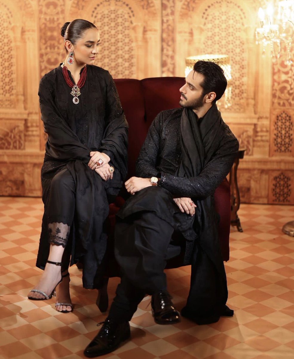 hey_its_insha_'s tweet photo. I am sorry but I could only focus on Yumna's Heels 🛐😩

YUMHAJ X ISHQIYA https://t.co/Ht6AauwVsw