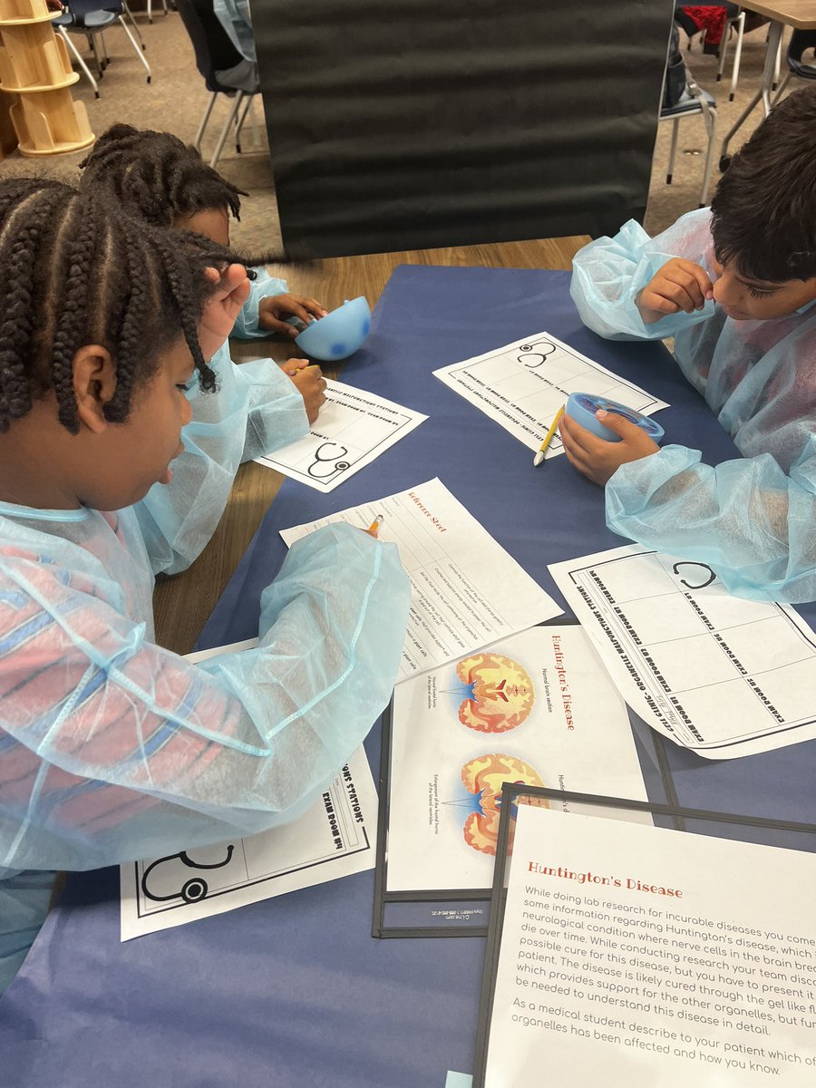 caldeiteach's tweet photo. Welcome to St. Sterling Hospital! Our intelligent “med students” (7th graders) are here to diagnose any issues your cell’s organelles may be experiencing! @HumbleISD_SMS @Humble_2ndSci https://t.co/7HMgzFbzYh