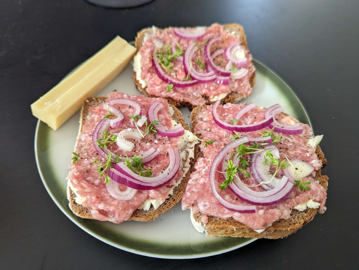 princessharold's tweet photo. @bugcounter @benjaminchapman I interact with some Germans who are awfully excited about spreading raw pork on bread and calling it food.

 https://t.co/bKS6hM3SAB

You did this with beef before, but is there some way to not risky just because "it's fresh from a butcher"? https://t.co/tnuWlMPr5r