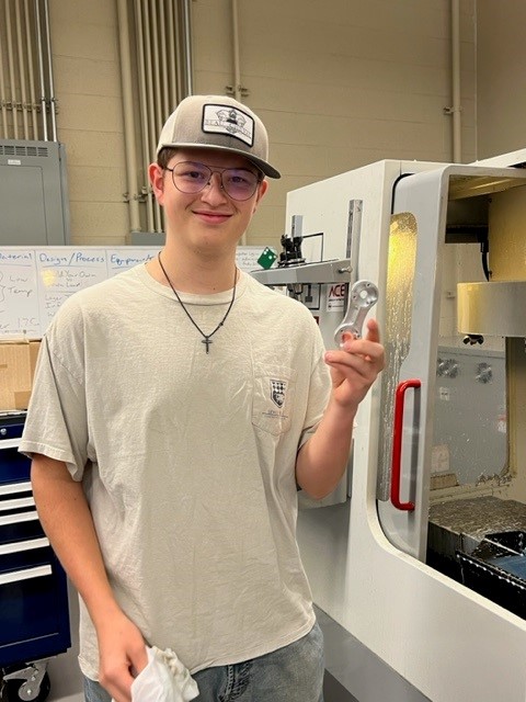 AmerCuttingEdge's tweet image. (1/2) Top 4 benefits to having your school be an ACE Training Site, according to Andy Polnicki at @ps   

1. Great pathway for machining programs at their institution 

2. Opportunity to communicate and offer services to their clients at no cost 

 #beACE