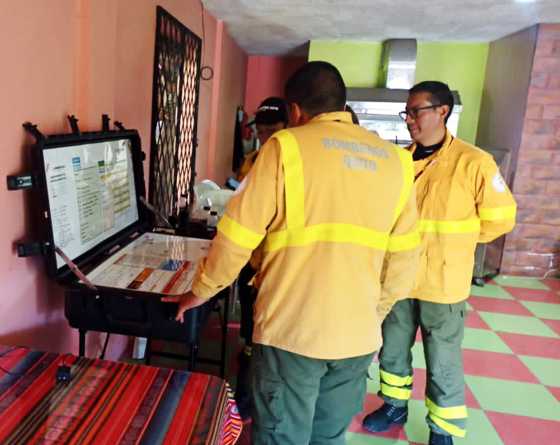 ECardenasVarela's tweet photo. 🔴 ACTUALIZACIÓN 14:35 | A esta hora, instalamos el Puesto de Mando Unificado en el sector de Alchipichí, para la coordinación de operaciones en territorio.

Trabajamos en labores de combate con más de 50 efectivos divididos en 6 grupos de trabajo por los diferentes flancos. https://t.co/zbiuSZHcEO