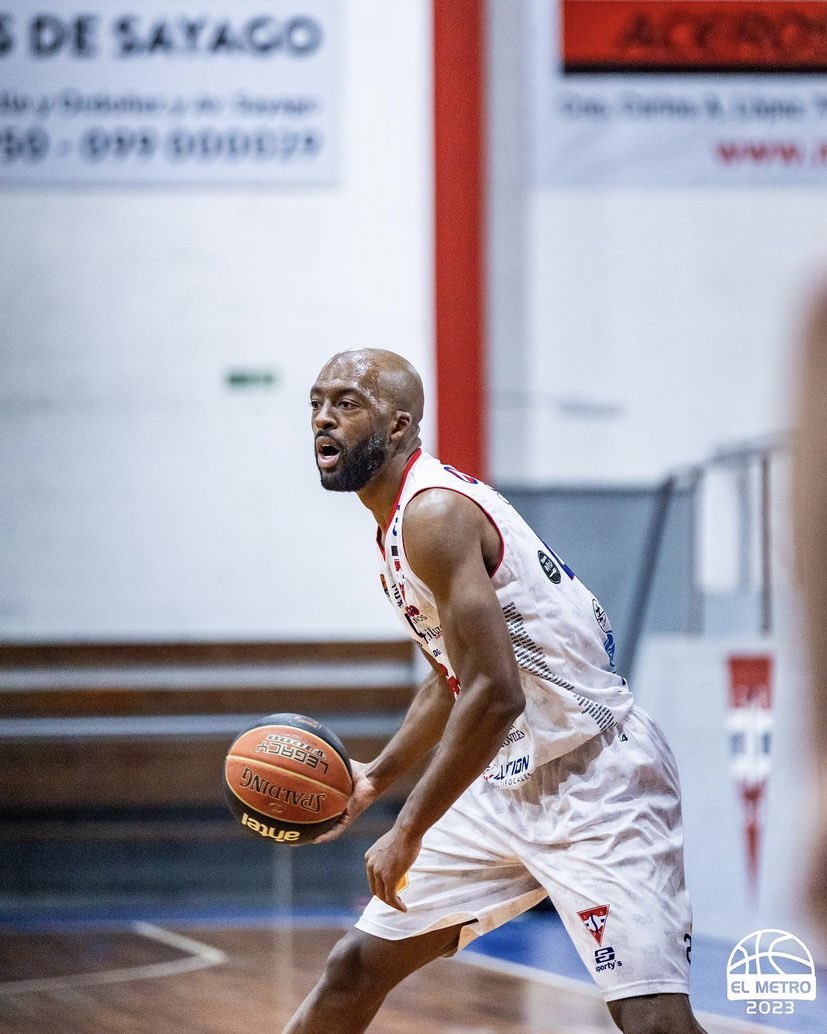 #Metro | <a href="/Sayago_oficial/">Club Social y Deportivo Sayago</a> fue un relojito jugando ante su gente, derrotó con luz 99-77 a <a href="/lamaquinablanca/">𝖫𝖺 𝖬𝖺𝗊𝗎𝗂𝗇𝖺 𝖡𝗅𝖺𝗇𝖼𝖺</a> y se prende en la pelea por el #2 de cara a los playoffs.

• <a href="/BrianSilvaa14/">Brian</a> 15pts
• Cuervo 22pts, 12reb, 5as
• Brown 16pts, 8reb
• <a href="/emilianobonet2/">Emi.bonet</a> 15pts, 3reb (3/4 T3)