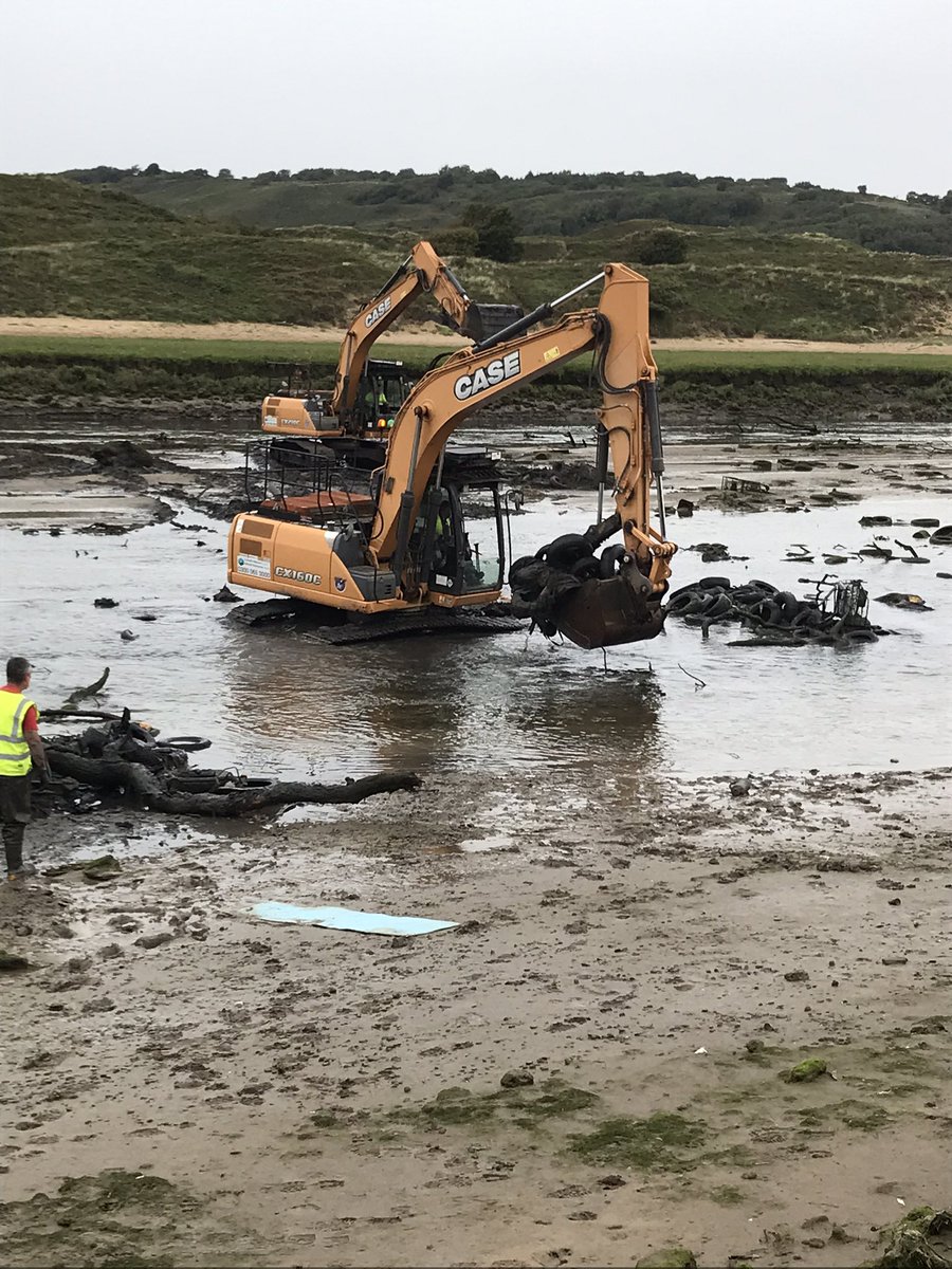 Yesterday we were privileged to be part of the biggest river clean that we have seen. Over 150 volunteers from all over got stuck in removing hundreds of car, lorry and tractor tyres along with 675kg  of scrap trolleys. Thanks to Alun who organised it and everyone involved