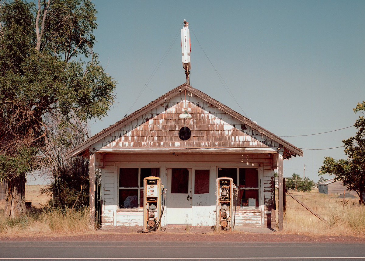 arthuritis_'s tweet photo. All that remains. 
🎞️: Kodak Portra 160 https://t.co/xZ93uNuxf0