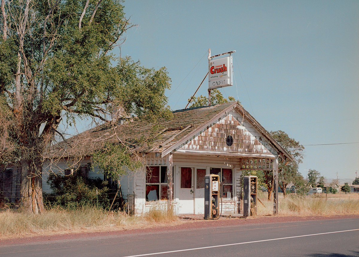 arthuritis_'s tweet photo. All that remains. 
🎞️: Kodak Portra 160 https://t.co/xZ93uNuxf0