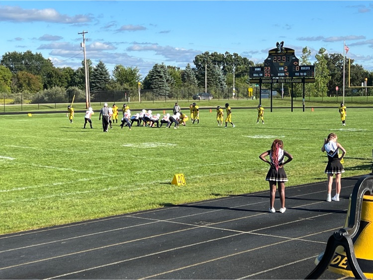 LkVlFalconPride's tweet photo. LakeVille Middle School coming out strong tonight against Powers. https://t.co/7Kir3mtZDY