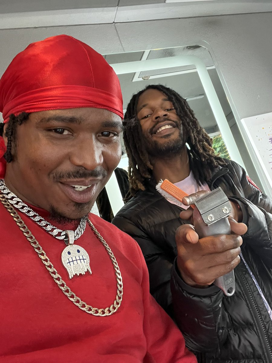 PerryBuno's tweet image. Perry B &amp;amp; Slim!!!
🏆🏆🏆💪🏾💪🏾
#WeBackAtItAgain