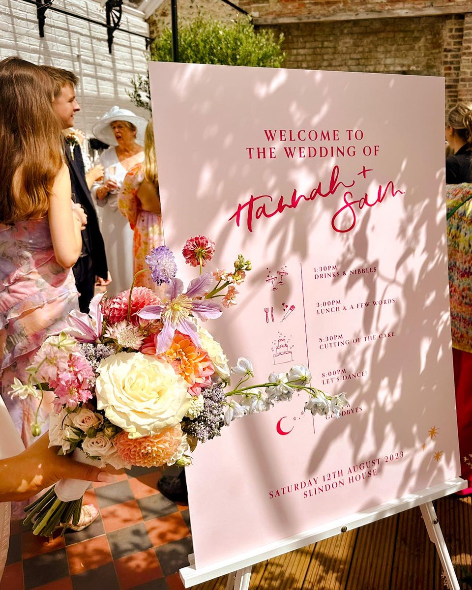 Pink to make the groom wink👀

We love this Welcome Sign by @aisling_erin_design bit.ly/3jRTwq7 💗