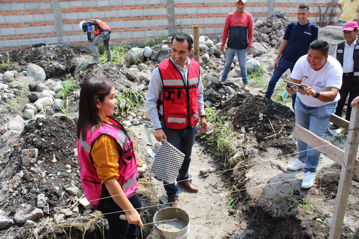 Impulsados por nuestro programa HOGAR SEMILLA arrancamos con la construcción de dos viviendas en el Municipio de Tetecala Morelos,  nuestro Director de Operaciones <a href="/ivanramirezf/">Ivan Ramírez</a> estuvo junto a la Presidenta <a href="/rosbeliabenitez/">Rosbelia Benítez Bello</a> acompañando a las familias beneficiadas.

#PasiónÉCHALE
