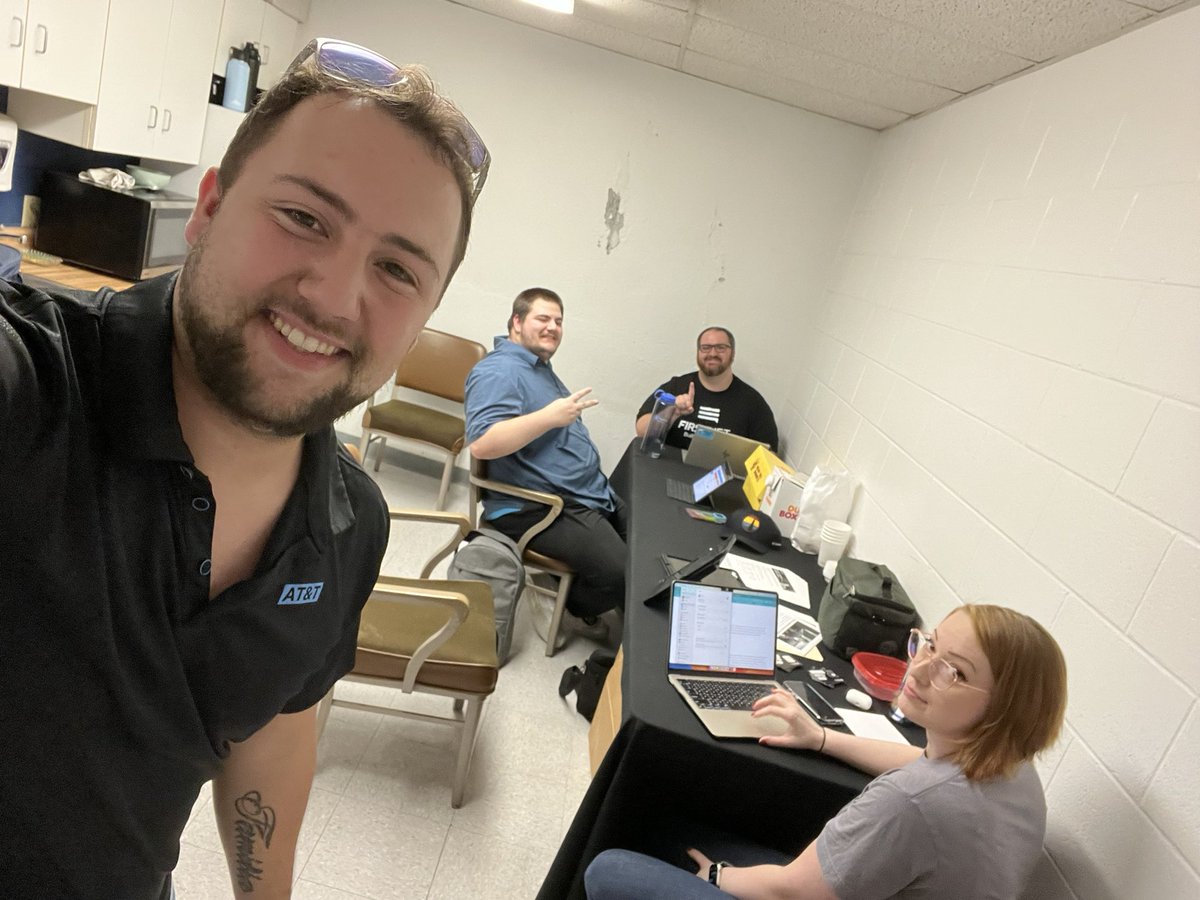 At the Londonderry NH PD with <a href="/MichaelCruz90/">Mike Cruz</a>, @SarahAtAtt and our ASM of Concord Dylan! 

Talking some First Net &amp; Family plans! 

#FirstNetFirst #ATT #WinLocal