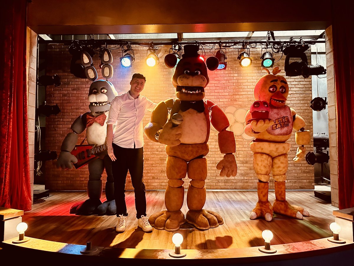 New behind-the-scenes on Blumhouse's 'FIVE NIGHTS AT FREDDY'S' movie featuring Dawko, Razzbowski, Baz, and 8-BitRyan!

#fnaf #fnafmovie #fivenightsatfreddys