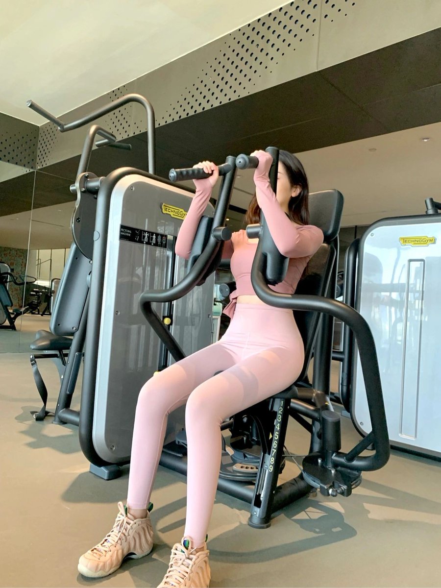 RachelMilllo's tweet photo. 🇺🇸🇺🇸😆😆💪😂😂🥰🥰💪Energize your body and mind! 💚💃 Let the world witness your transformation into a healthy, confident and beautiful girl #gym #losangeles #figuredout https://t.co/6VhHwH66Zm