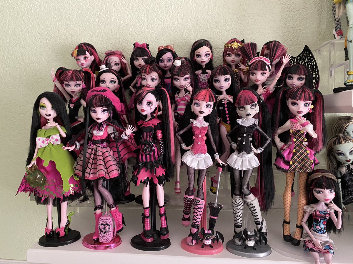 saralikesdolls's tweet photo. hi draculaura :3 https://t.co/kfDWMvpcBi