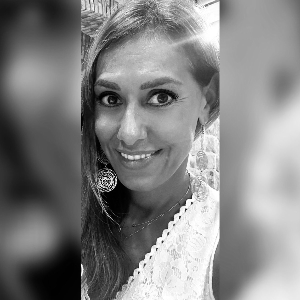 VeraStrangis's tweet photo. ℳ𝒾 𝓅𝒾𝒶𝒸ℯ 𝓆𝓊ℯ𝓁𝓁ℴ 𝒸𝒽ℯ 𝓈ℯ𝒾,
𝓂𝒾 𝓅𝒾𝒶𝒸ℯ 𝒸ℴ𝓂ℯ 𝒾𝓃𝒹ℴ𝓈𝓈𝒾 𝓁𝒶 𝓋𝒾𝓉𝒶,
𝒸ℴ𝓂ℯ 𝓉𝒾 𝒸𝓊𝓇𝒾 𝒾 𝓈ℴ𝓇𝓇𝒾𝓈𝒾. https://t.co/ek5QnBMLwN